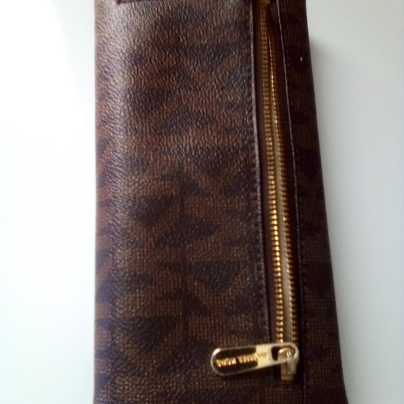 Michael Kors Brown Jet Set Wallet and Purse - Picture 3 of 12